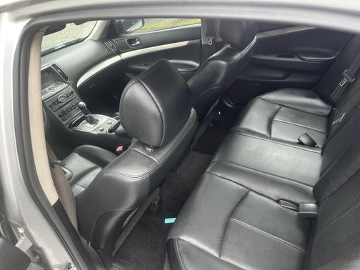 2015 INFINITI Q40 Base
