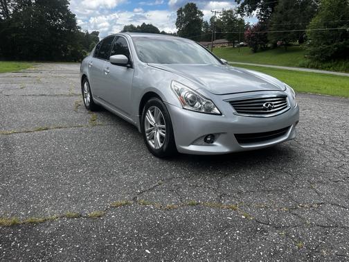 2015 INFINITI Q40 Base