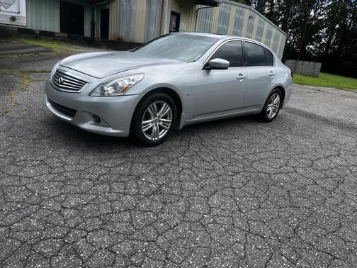 2015 INFINITI Q40 Base