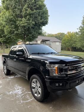 Black 2019 Ford F-150 XLT
