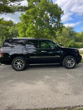 Black 2012 GMC Yukon Denali