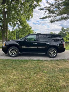 Black 2012 GMC Yukon Denali