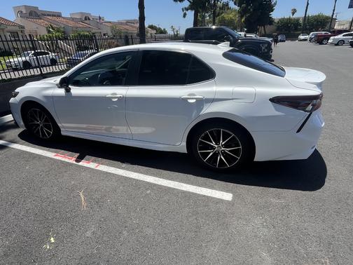 White 2022 Toyota Camry SE