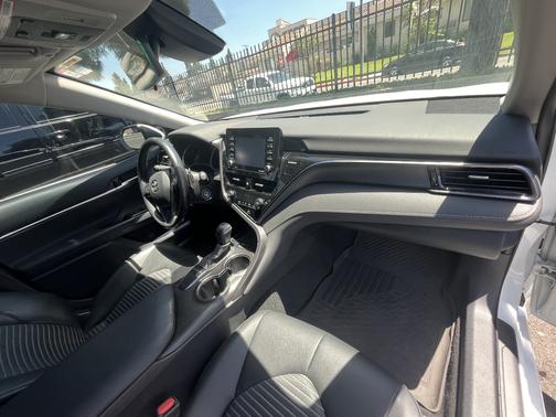 White 2022 Toyota Camry SE