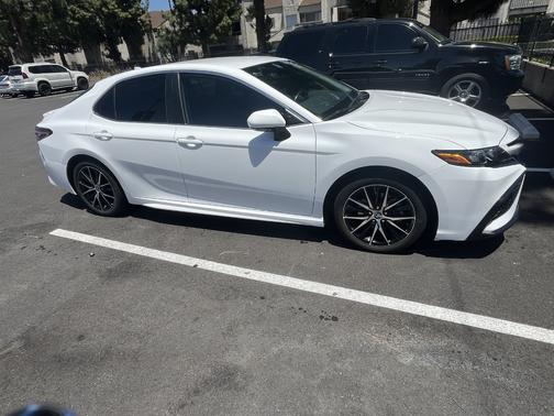 White 2022 Toyota Camry SE