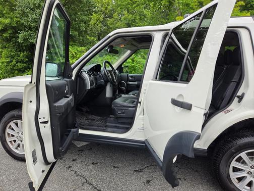 White 2008 Land Rover LR3 SE