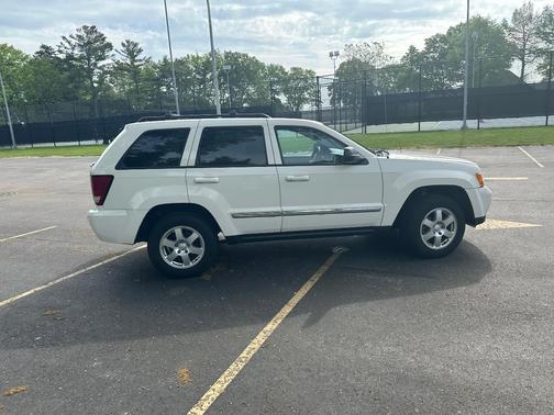 White 2010 Jeep Grand Cherokee Laredo