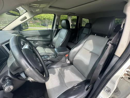 White 2010 Jeep Grand Cherokee Laredo