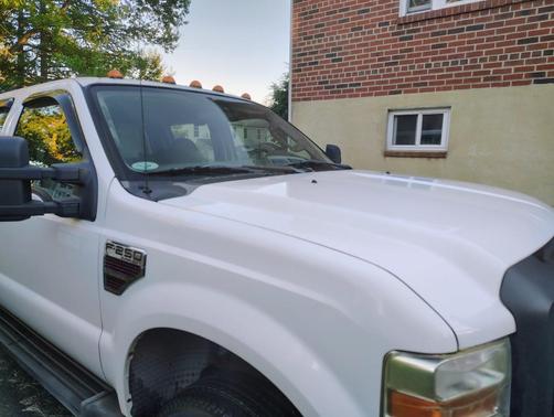 White 2008 Ford F-250 XL Crew Cab Super Duty