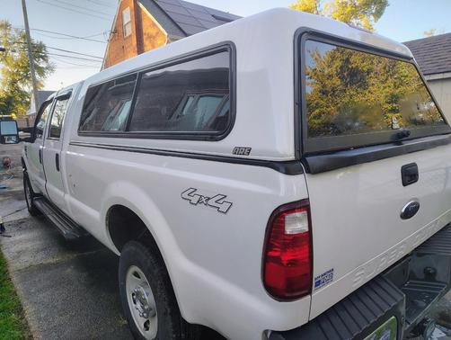 White 2008 Ford F-250 XL Crew Cab Super Duty
