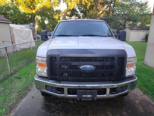 White 2008 Ford F-250 XL Crew Cab Super Duty