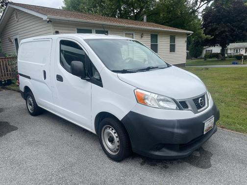 White 2018 Nissan NV200 S