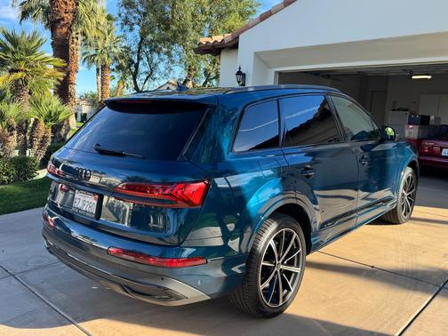 2022 Audi Q7 55 Premium Plus