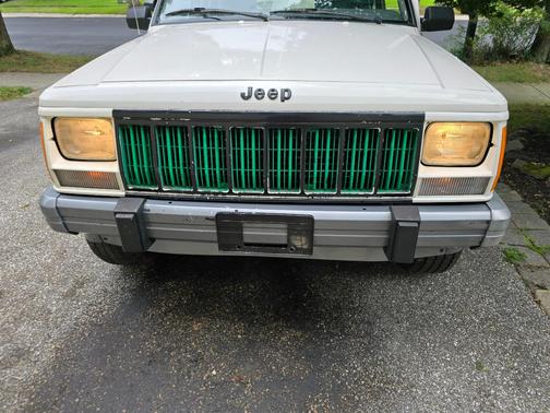 White 1996 Jeep Cherokee Country