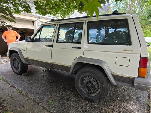 White 1996 Jeep Cherokee Country