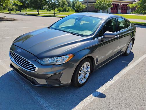 Gray 2019 Ford Fusion Hybrid SE