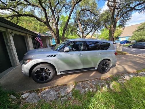 Silver 2014 INFINITI QX80 Base