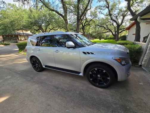 Silver 2014 INFINITI QX80 Base
