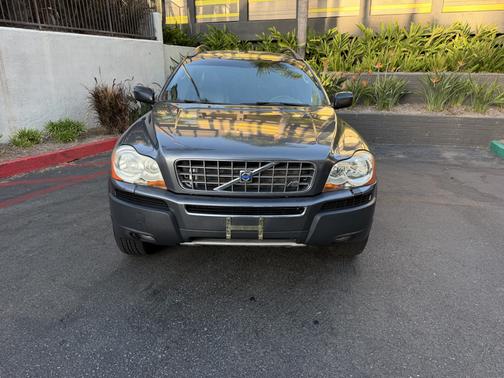Gray 2005 Volvo XC90 V8
