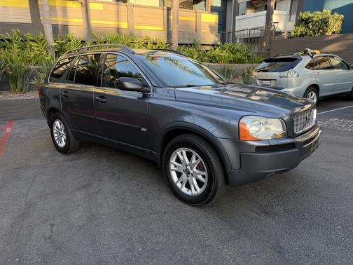 Gray 2005 Volvo XC90 V8