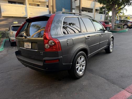 Gray 2005 Volvo XC90 V8