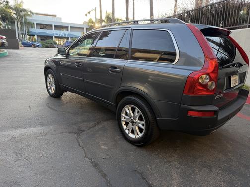Gray 2005 Volvo XC90 V8