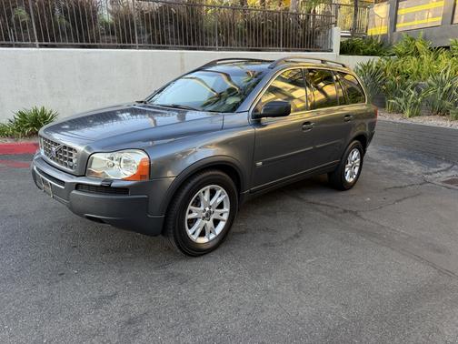 Gray 2005 Volvo XC90 V8