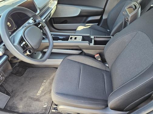 2025 Hyundai IONIQ 6 SE Standard Range