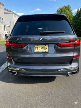 Gray 2022 BMW X7 xDrive40i