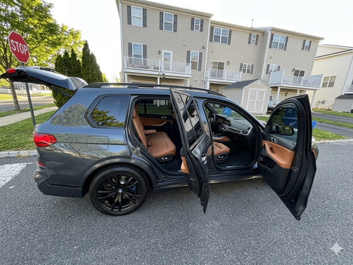 Gray 2022 BMW X7 xDrive40i