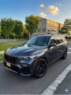 Gray 2022 BMW X7 xDrive40i