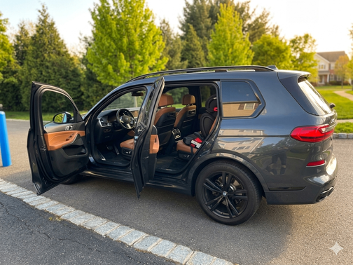 Gray 2022 BMW X7 xDrive40i