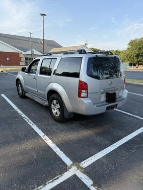 Silver 2006 Nissan Pathfinder SE