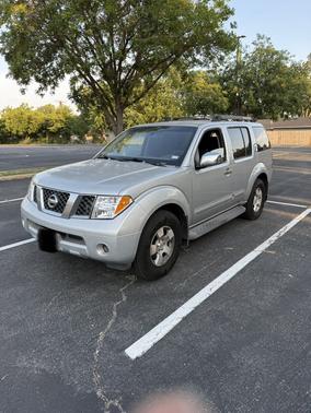 Silver 2006 Nissan Pathfinder SE
