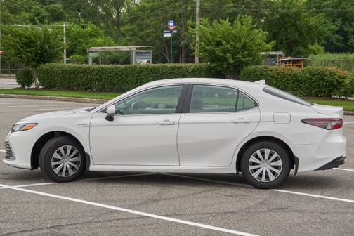2021 Toyota Camry Hybrid LE