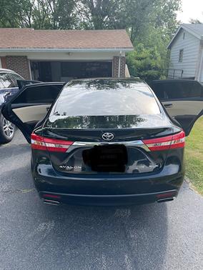 Photo 2 of 10 of 2015 Toyota Avalon XLE