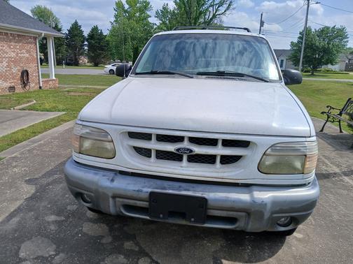 White 1999 Ford Explorer Sport