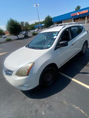 White 2014 Nissan Rogue Select S