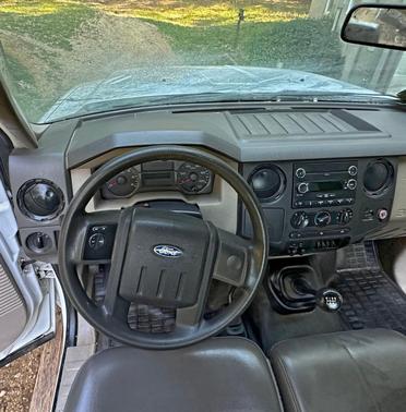 White 2009 Ford F-250 XL