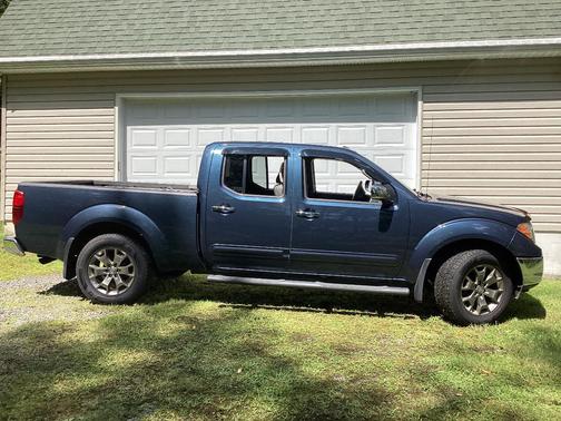 Blue 2015 Nissan Frontier SL