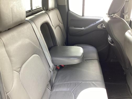 Blue 2015 Nissan Frontier SL
