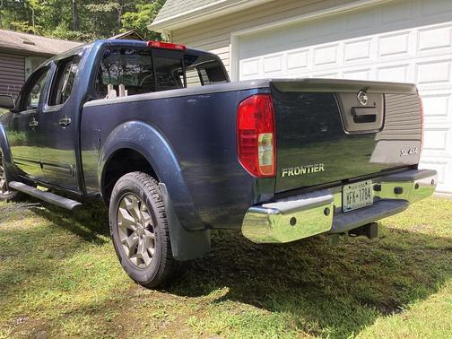 Blue 2015 Nissan Frontier SL