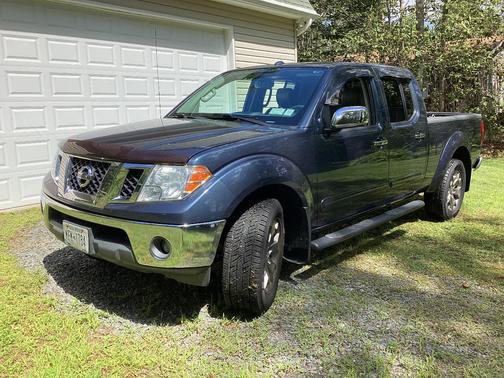 Blue 2015 Nissan Frontier SL