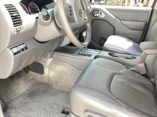 Blue 2015 Nissan Frontier SL