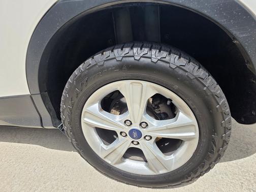White 2014 Ford Escape SE