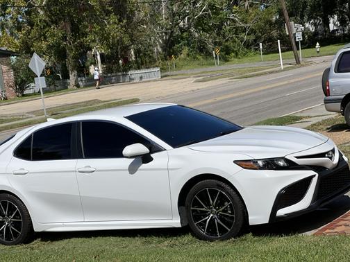 White 2021 Toyota Camry SE