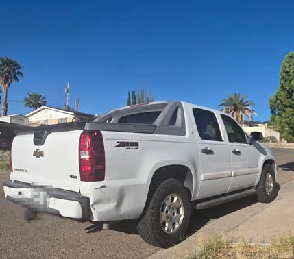 White 2009 Chevrolet Avalanche 1500 LS