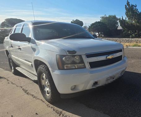 White 2009 Chevrolet Avalanche 1500 LS