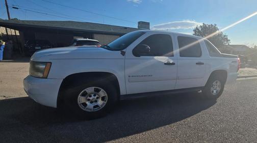 White 2009 Chevrolet Avalanche 1500 LS