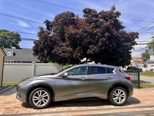 Gray 2018 INFINITI QX30 Base